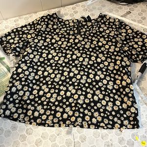 Fun & Flirt Medium Black Floral Short Sleeve Sheer Zip Up Back Blouse